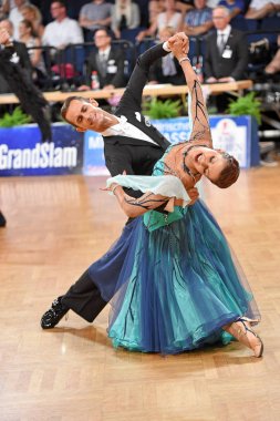 Alman Açık Şampiyonası 'nda Grand Slam Standart sırasında dans eden kimliği belirsiz bir çift.
