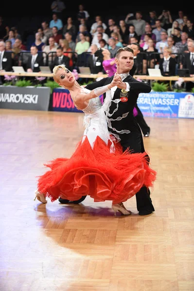 Alman Açık Şampiyonası 'nda Grand Slam Standart sırasında dans eden kimliği belirsiz bir çift.