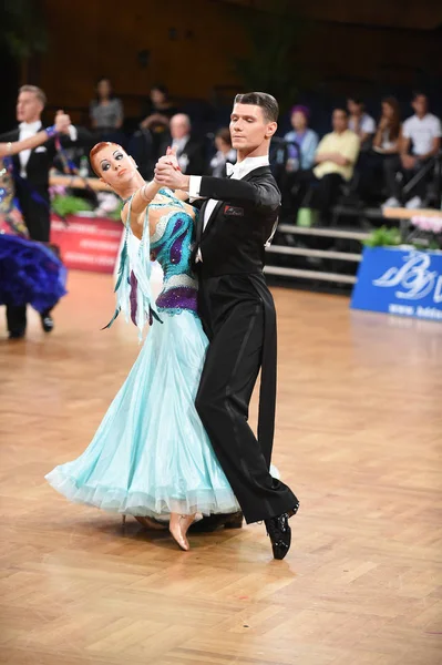 Alman Açık Şampiyonası 'nda Grand Slam Standart sırasında dans eden kimliği belirsiz bir çift.