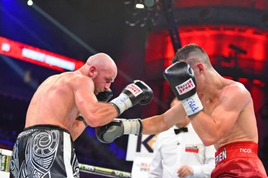 Kimliği belirsiz bir boksörler sıralaması için kavga sırasında halka