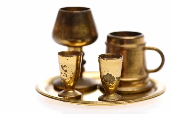 Набір антикварної чаші, келихів і пивного пінту на підносі — стокове фото