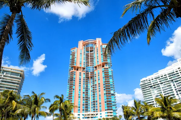 Miami south beach höga bostadshus, hotell eller hus — Stockfoto
