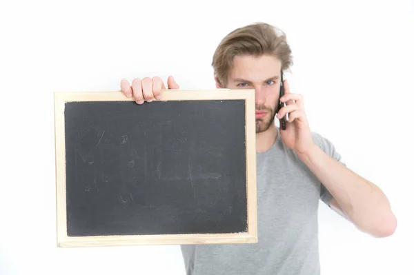 Adam akıllı telefon ve yazı tahtası — Stok fotoğraf