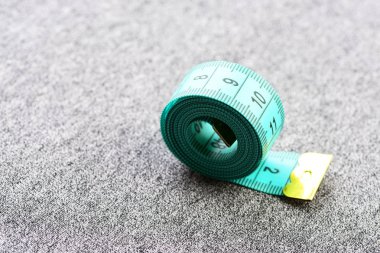 Açık mavi bant altın son ile ölçüm rulo