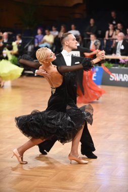 Alman Açık Şampiyonası 'nda Grand Slam Standart sırasında dans eden kimliği belirsiz bir çift.