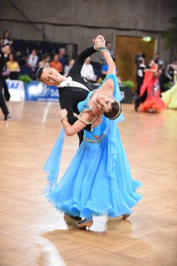 Alman Açık Şampiyonası 'nda Grand Slam Standart sırasında dans eden kimliği belirsiz bir çift.