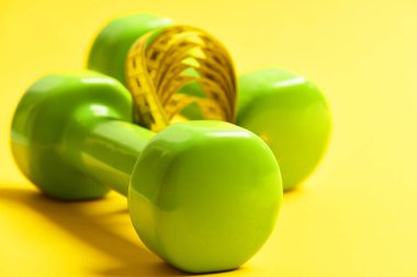 Halter sarı kasette ölçme ile yeşil renkte