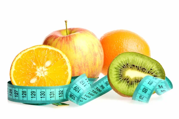Compilatie fruit: appel, hele en geknipte oranje en kiwi fruit — Stockfoto