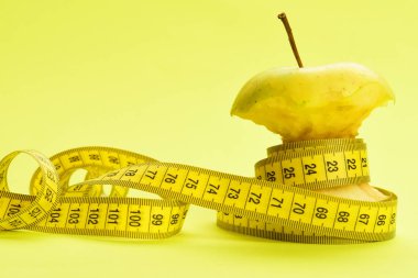 Isırıldı elma çevresinde tamamladı ölçme bant