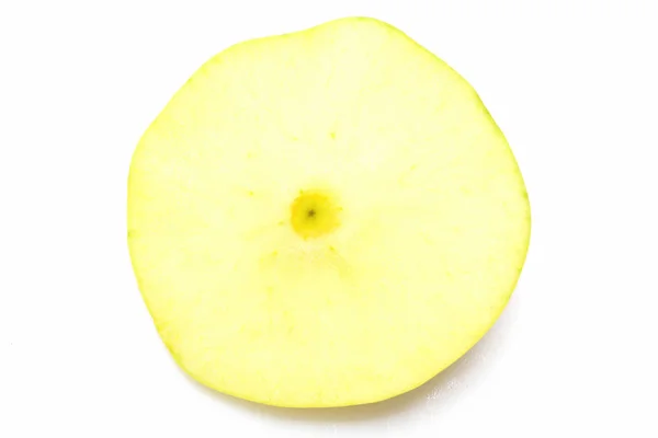 Кусок зеленого яблока, взятого из середины фруктов — стоковое фото