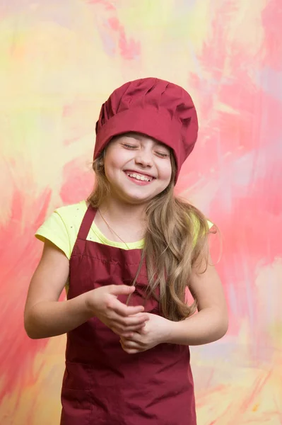 앞치마 빨강 요리사 모자에 아이, 행복 한 여자 쿡 웃 고, — 스톡 사진