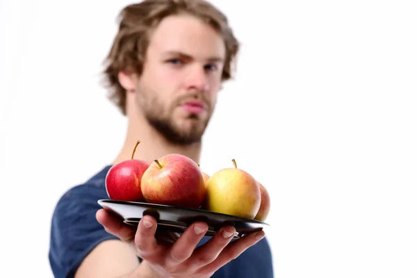 El hombre ofrece manzanas — Foto de Stock
