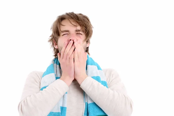 Ο τύπος σε ριγέ μπλε πετσέτα με υπνηλία πρόσωπο έκφραση χασμουρητό — Φωτογραφία Αρχείου