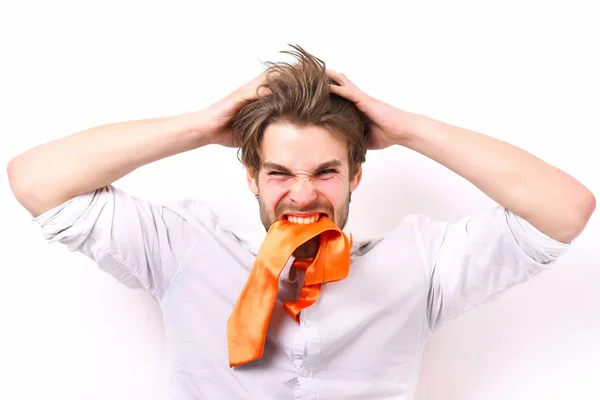 Kaukasische macho in zuur oranje das — Stockfoto