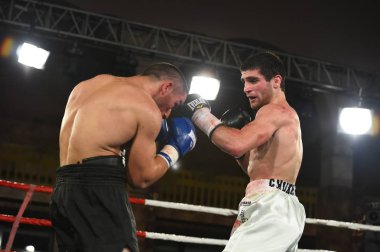 boksörler sıralaması için kavga sırasında halka