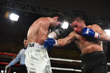 boksörler sıralaması için kavga sırasında halka