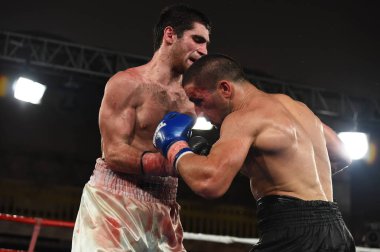 boksörler sıralaması için kavga sırasında halka