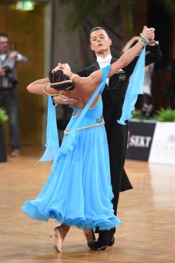 Alman Açık Şampiyonası 'nda Grand Slam Standart sırasında dans eden kimliği belirsiz bir çift.