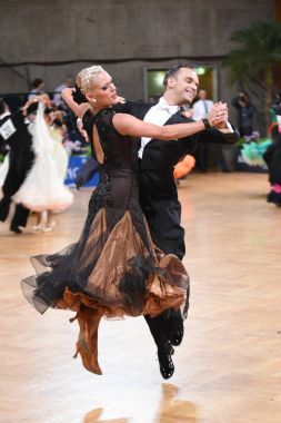 Alman Açık Şampiyonası 'nda Grand Slam Standart sırasında dans eden kimliği belirsiz bir çift.