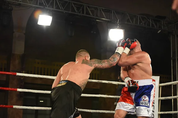 Boxer im Ring beim Kampf um Ranglistenpunkte — Stockfoto