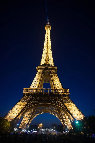 Tour Eiffel au coucher du soleil à Paris, France. Voyage romantique arrière-plan . — Photo
