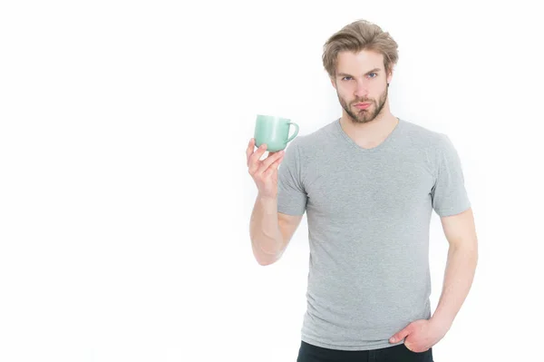 Uomo o ragazzo bere da caffè o tazza di tè — Foto Stock