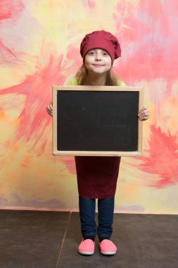 Şef Aşçı ya da kız çocuk kurulu ile kırmızı şapkalı