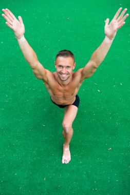 Adam Yoga pratik poz kavram eğitimi