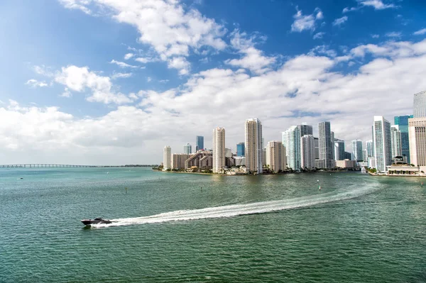 Flygfoto över Miami waterfront — Stockfoto