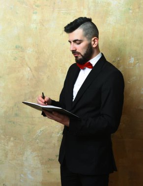 Sakallı işadamı planları