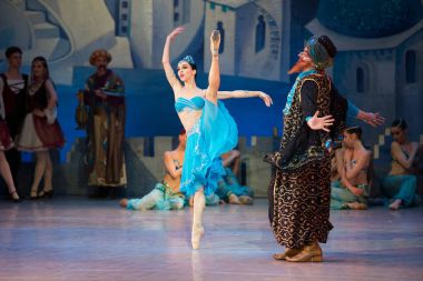 Bale dansçısı Katerina Kukhar sırasında Corsar bale