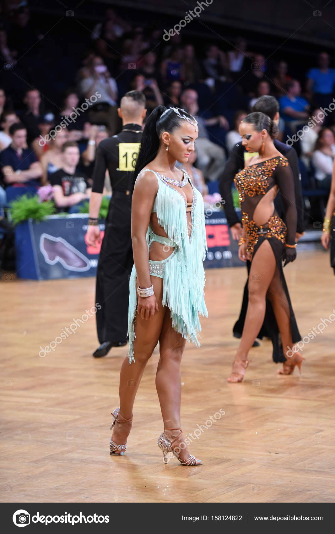 Latin woman dancer in a dance pose – Stock Editorial Photo © stetsik  #158124822
