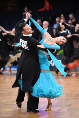 Alman Açık Şampiyonası 'nda Grand Slam Standart sırasında dans eden kimliği belirsiz bir çift.