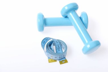 Camgöbeği mavi barbell ölçmek için mavi bant yakınındaki birkaç