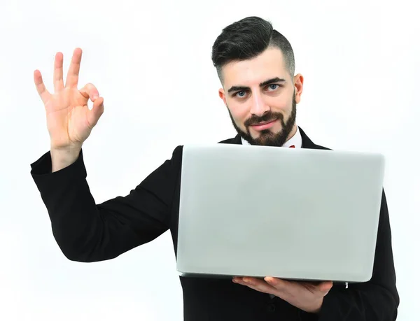 Hombre de negocios seguro y feliz o gerente de TI con barba — Foto de Stock