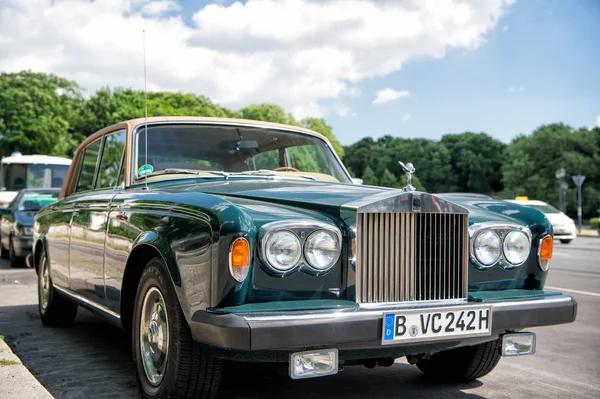 Voiture verte de luxe exclusive Rolls Royce Silver shadow II — Photo