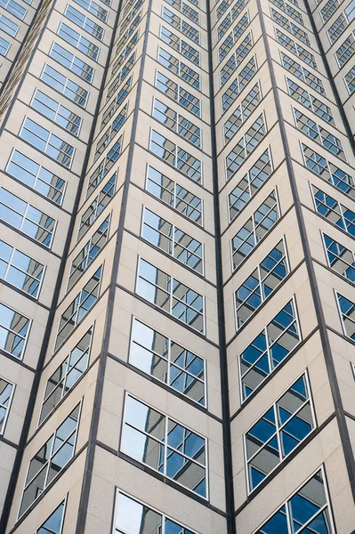 Panorâmica e perspectiva de ângulo largo vista para o fundo azul de aço de vidro — Fotografia de Stock