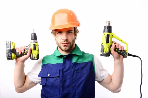 Bauarbeiter hält gelbe Bohrwerkzeuge in der Hand. Mann mit selbstbewusstem Gesicht — Stockfoto