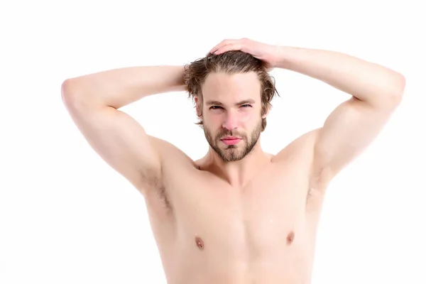 Mañana y concepto de forma deportiva. Hombre con torso desnudo — Foto de Stock