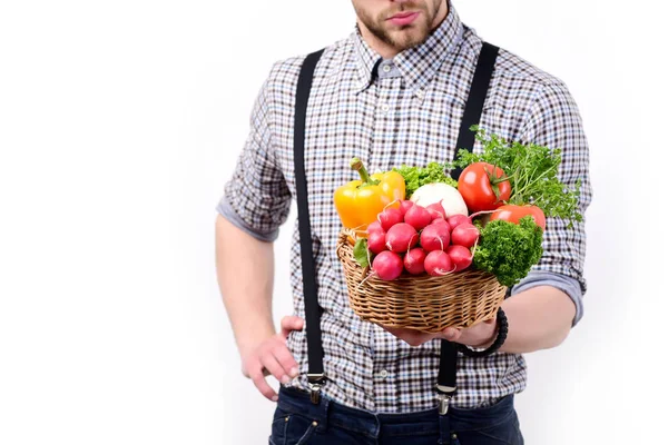 Agricoltore con ravanello fresco, pomodori, prezzemolo, funghi e pepe — Foto Stock