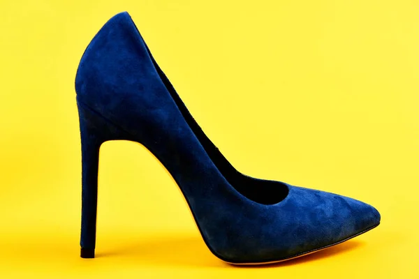 Мода, шопинг и гламур. Обувь на высоком каблуке — стоковое фото