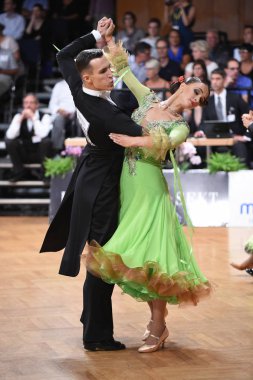 Alman Açık Şampiyonası 'nda Grand Slam Standart sırasında dans eden kimliği belirsiz bir çift.