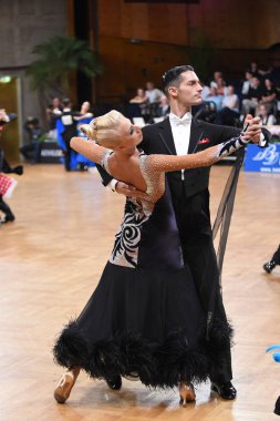 Alman Açık Şampiyonası 'nda Grand Slam Standart sırasında dans eden kimliği belirsiz bir çift.