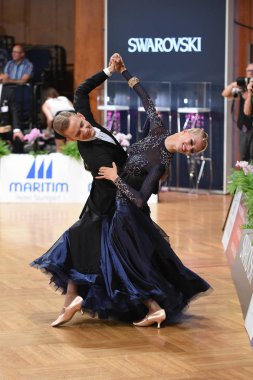 Alman Açık Şampiyonası 'nda Grand Slam Standart sırasında dans eden kimliği belirsiz bir çift.