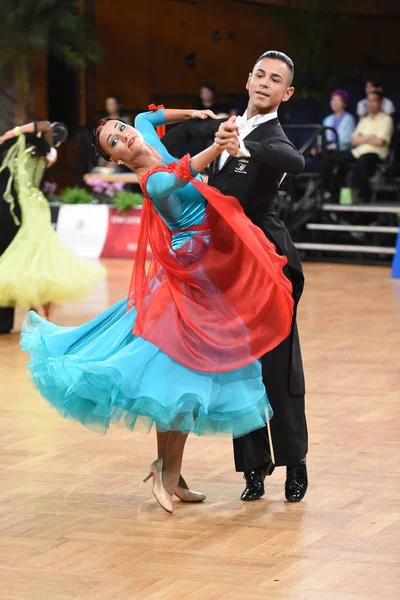 Alman Açık Şampiyonası 'nda Grand Slam Standart sırasında dans eden kimliği belirsiz bir çift.