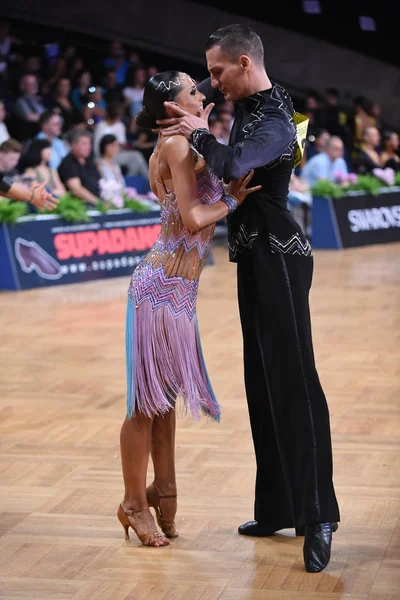 Dance latin couple in a dance pose — Stock Photo, Image