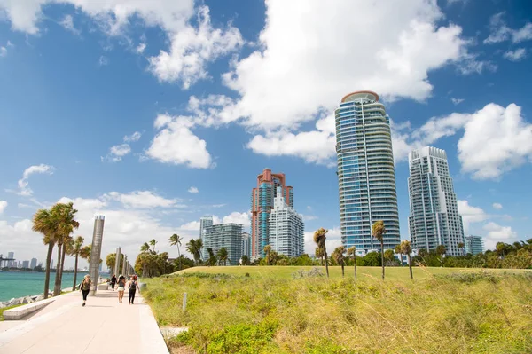 Miami south beach hoge woongebouwen, hotel of huizen — Stockfoto