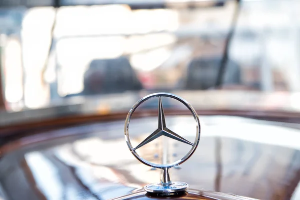 Mercedes Benz Sign or logo Close Up — Stock Photo, Image