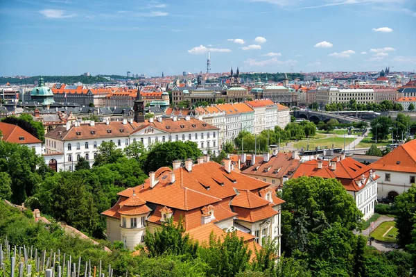 Panorama de Prague avec ciel bleu — Photo