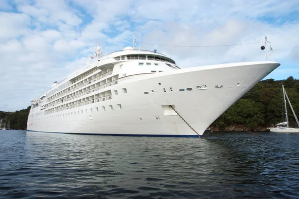 Large luxury white cruise ship liner at Fowey — Stock Photo, Image